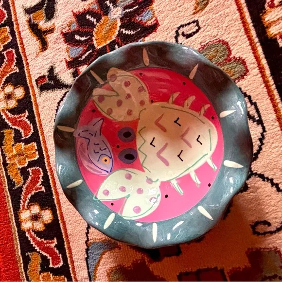 Like new Susan Painter pottery ruffle bowl crab fish beach - Picture 6 of 6